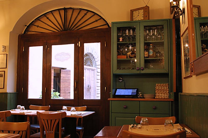 Warm and inviting Pizzana restaurant ambience
